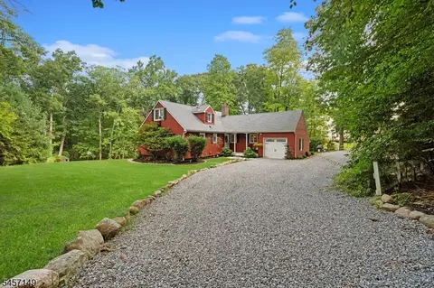 94 Marion Ave, Kinnelon, NJ 07405