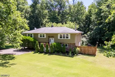 102 Andover Sparta Rd, Newton, NJ 07860