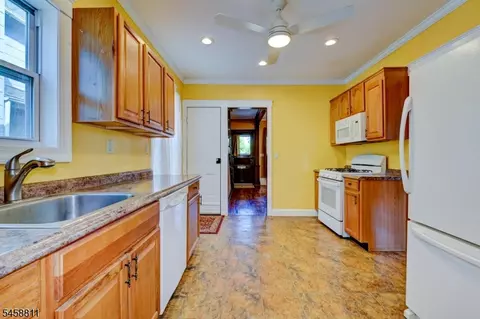 Entry Way - 19 Eastern Ave, Somerville, NJ 08876 photo 4 of 5