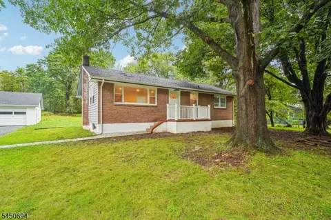60 Flower Ave, Washington, NJ 07882