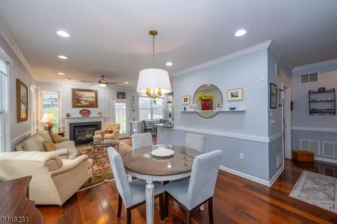 1 Ashley Ct, Hawthorne, NJ 07506