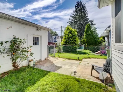 Exterior - 606 E 3rd Ave, Roselle, NJ 07203 photo 3 of 7