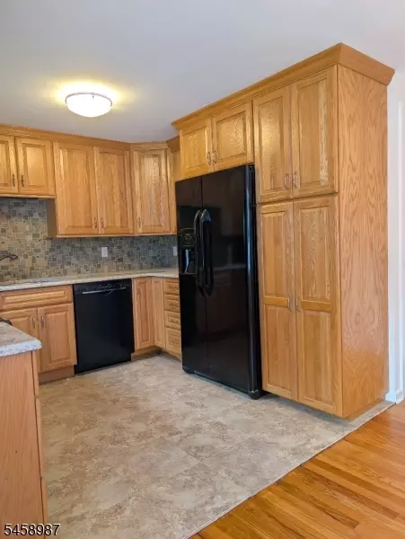 Kitchen - 25 Fairview Dr E, Basking Ridge, NJ 07920 photo 2 of 2