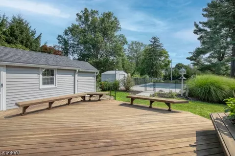 Exterior - 25 Fairview Dr E, Basking Ridge, NJ 07920 photo 8 of 12