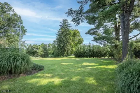Exterior - 25 Fairview Dr E, Basking Ridge, NJ 07920 photo 11 of 12