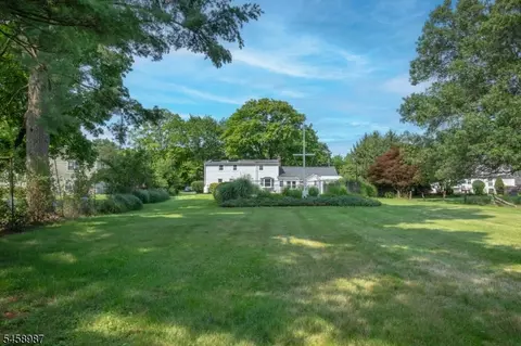 Exterior - 25 Fairview Dr E, Basking Ridge, NJ 07920 photo 6 of 12
