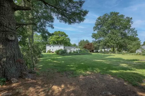 Exterior - 25 Fairview Dr E, Basking Ridge, NJ 07920 photo 10 of 12