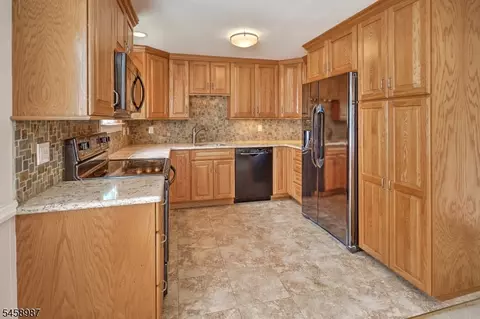Kitchen - 25 Fairview Dr E, Basking Ridge, NJ 07920 photo 1 of 2