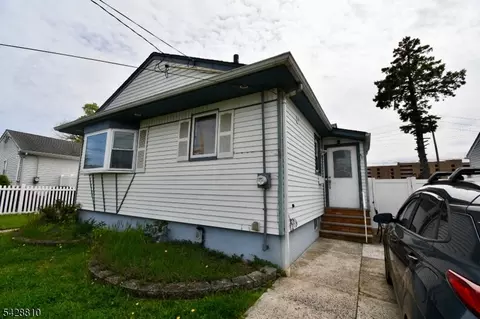 831 Smith St, Linden, NJ 07036
