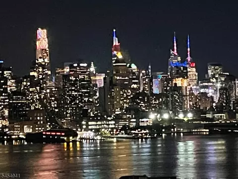 6040 Boulevard E #6F, West New York, NJ 07093