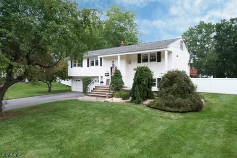 26 Curtis Dr, Lincoln Park, NJ 07035