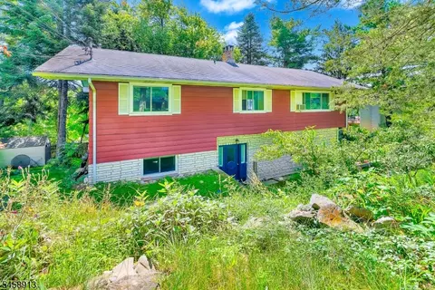 6 Barberry St, Glenwood, NJ 07418