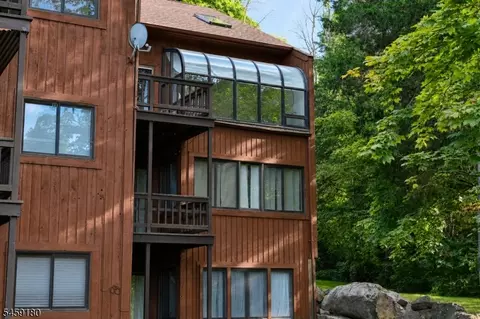 10 Augusta Dr #12, Vernon, NJ 07462