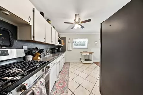 Kitchen - 9 Arthur Ter, Hackettstown, NJ 07840 photo 1 of 2