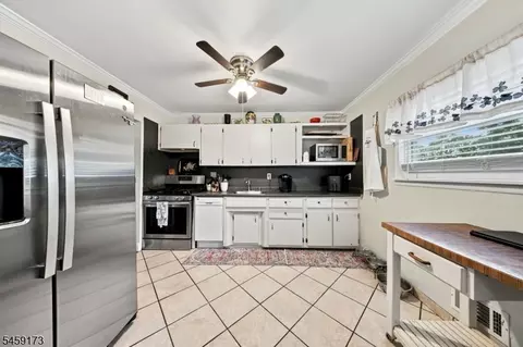 Kitchen - 9 Arthur Ter, Hackettstown, NJ 07840 photo 2 of 2