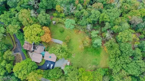 35 Woodledge Rd, Watchung, NJ 07069