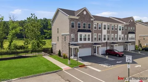 2 Coogan Ct, Morris Plains, NJ 07950