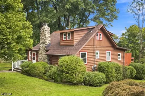 4 Cohocton Rd, Highland Lakes, NJ 07422