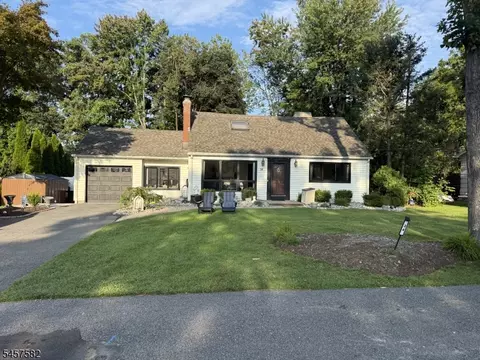 34 Northwood Dr, West Milford, NJ 07480
