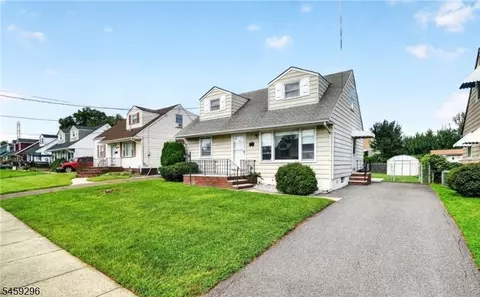 68 Oak St, Carteret, NJ 07008