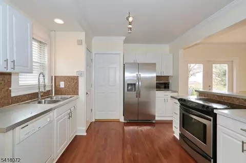 Entry Way - 28 Glenside Ave, Summit, NJ 07901 photo 4 of 5