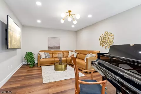Living - 12 Clearwater Dr, Wayne, NJ 07470 photo 1 of 2