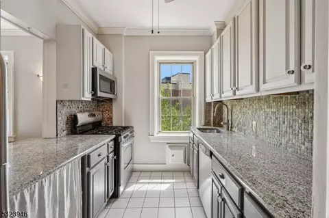 Kitchen - 133 Summit Ave #39, Summit, NJ 07901 photo 4 of 5