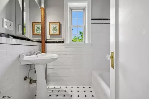 Bath - 133 Summit Ave #39, Summit, NJ 07901 photo 1 of 2