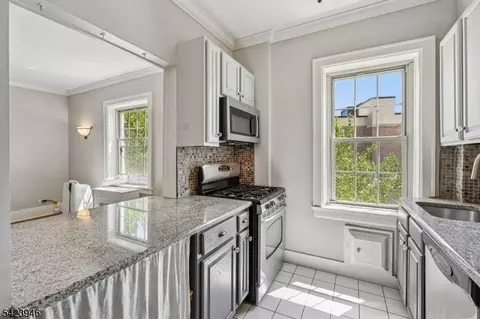 Kitchen - 133 Summit Ave #39, Summit, NJ 07901 photo 3 of 5