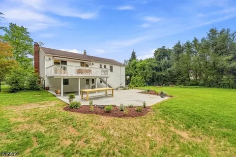 10 Darlene Ct, Randolph, NJ 07869