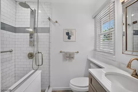 Bath - 22 Woodside Rd, Springfield, NJ 07081 photo 3 of 3