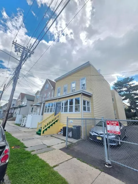 554 Franklin St, Elizabeth City, NJ 07206