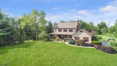 7 Cherokee Trl, Blairstown, NJ 07825