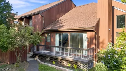 25 Bloomingdale Dr #2C, Hillsborough, NJ 08844
