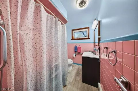 Bath - 5 Lydecker Pl, Middlesex, NJ 08846 photo 1 of 1