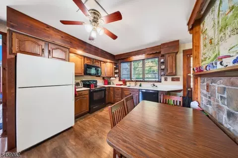 Kitchen - 5 Lydecker Pl, Middlesex, NJ 08846 photo 2 of 2