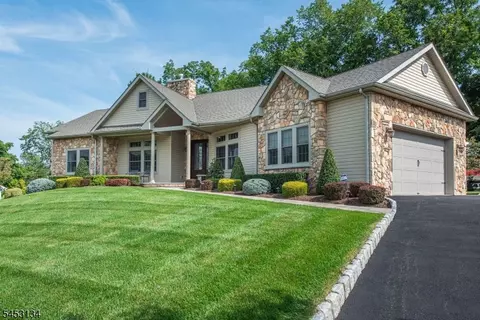 Exterior - 7 Dehart Ct, Wayne, NJ 07470 photo 2 of 8