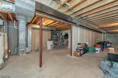 Entry Way - 7 Dehart Ct, Wayne, NJ 07470 photo 4 of 4