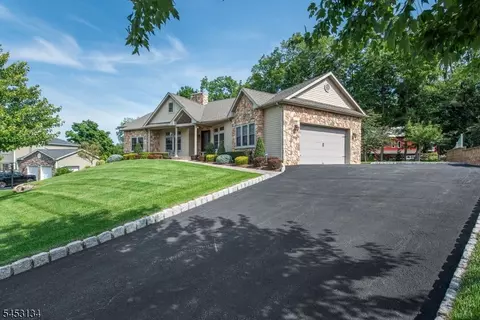 Exterior - 7 Dehart Ct, Wayne, NJ 07470 photo 5 of 8