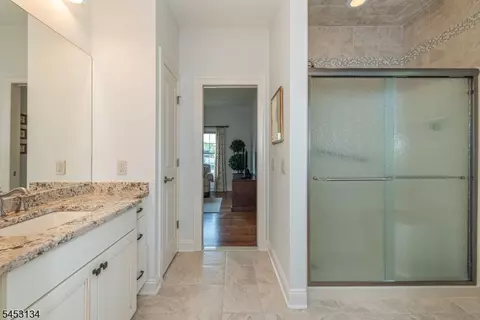 Entry Way - 7 Dehart Ct, Wayne, NJ 07470 photo 2 of 4