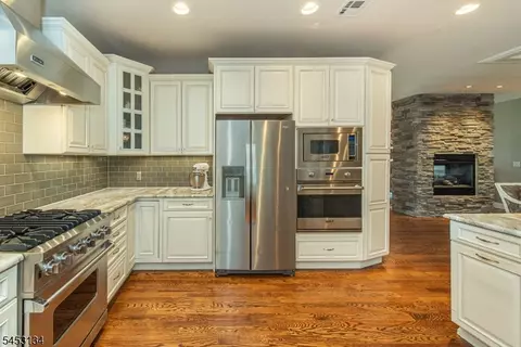 Kitchen - 7 Dehart Ct, Wayne, NJ 07470 photo 2 of 5