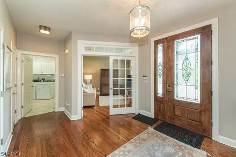 Entry Way - 7 Dehart Ct, Wayne, NJ 07470 photo 3 of 4