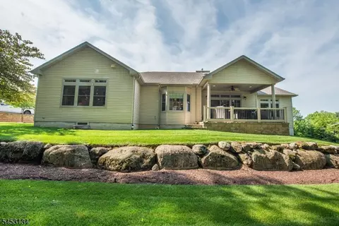 Exterior - 7 Dehart Ct, Wayne, NJ 07470 photo 4 of 8
