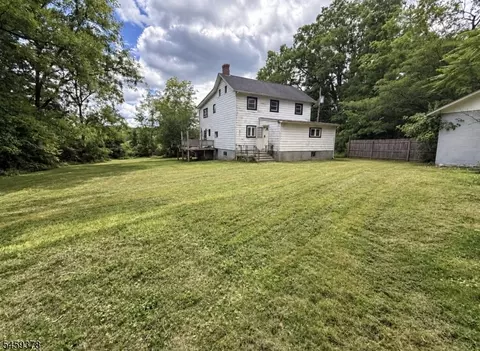 4 Robin Hill Ln, Hampton, NJ 08827 photo 2