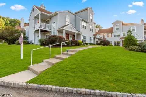 125 Harvest Ln, Lincoln Park, NJ 07035