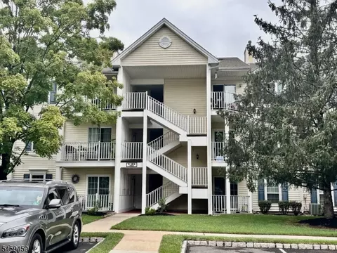 21 Amethyst Way, Franklin Park, NJ 08823