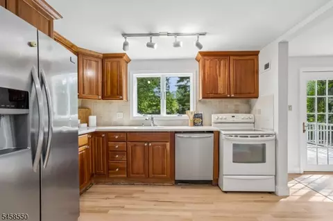 Kitchen - 20 Pine St, Basking Ridge, NJ 07920 photo 1 of 1