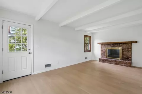 Living - 20 Pine St, Basking Ridge, NJ 07920 photo 4 of 5