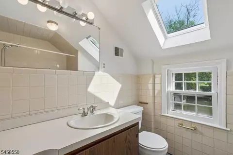 Bath - 20 Pine St, Basking Ridge, NJ 07920 photo 2 of 2