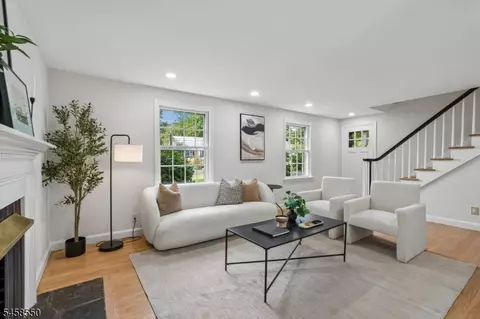 Living - 20 Pine St, Basking Ridge, NJ 07920 photo 3 of 5